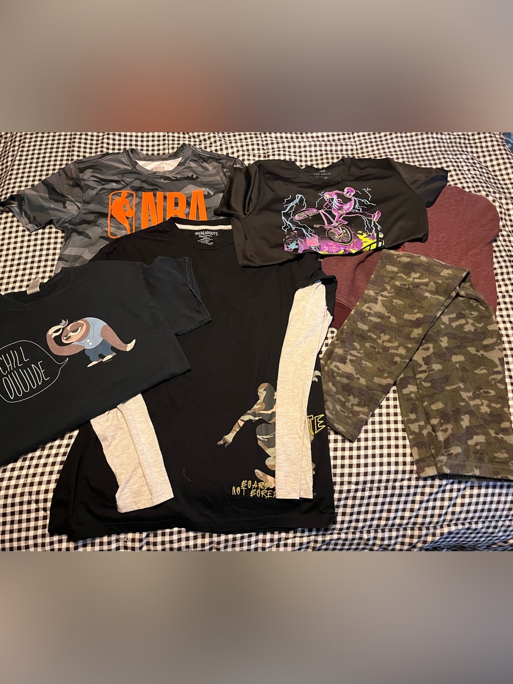 Assorted Boys Graphic Tees & Camo pants Bundle - size xxl 18/22